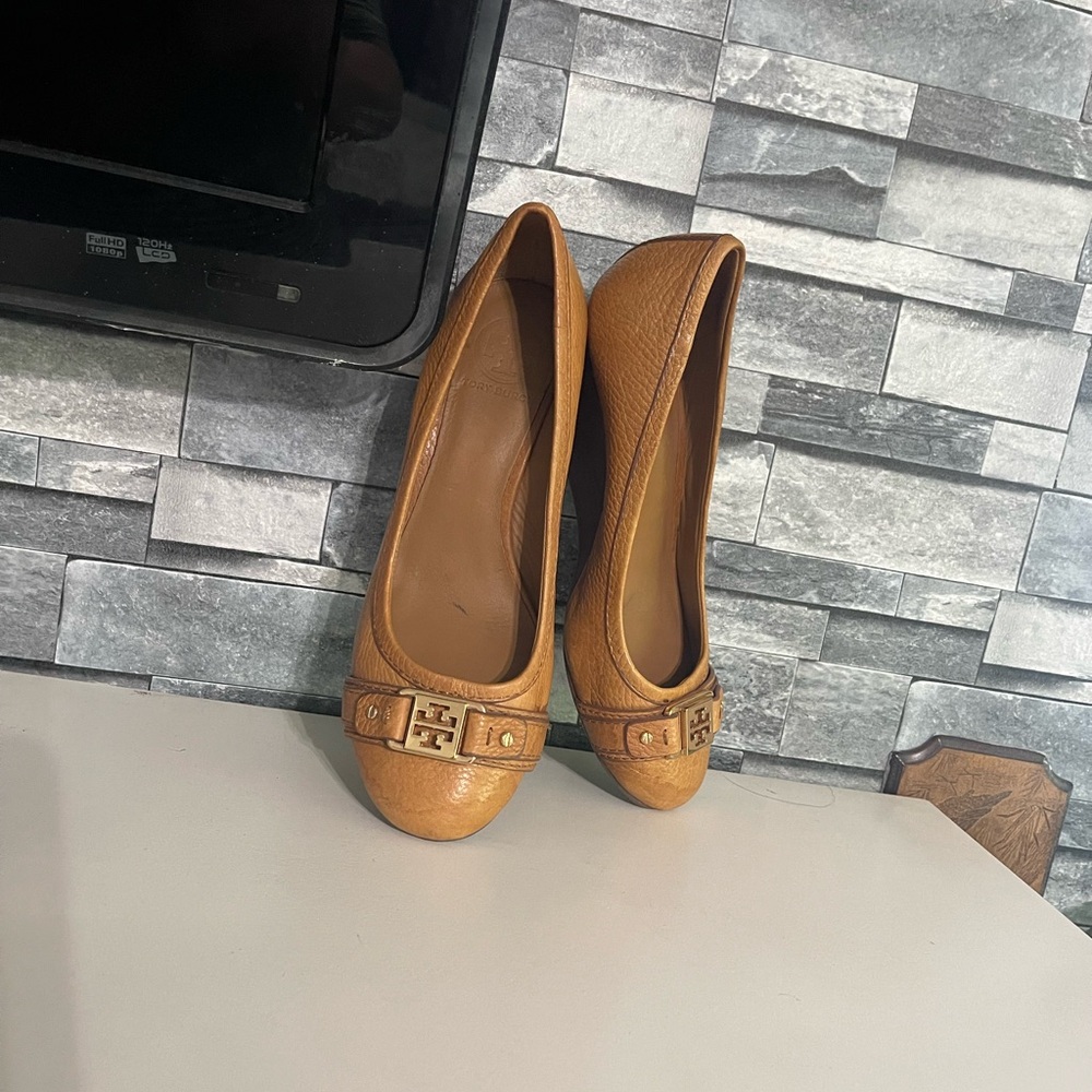 Tory Burch Natalya Pebbled Leather Saddle Brown Pumps Wedges